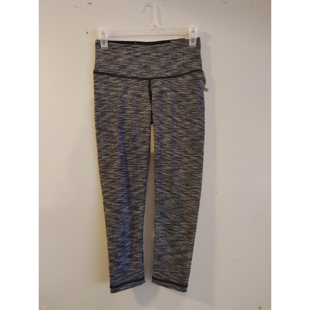 ✨NWT! VS crop leggings.